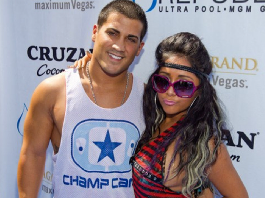 Snooki's Boyfriend Rocks Champ Camp Lacrosse Pinnie On Season Premiere (Video)